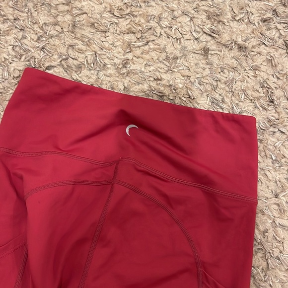 Zyia Merlot Pocket Reflective Light n Luxe 7/8  leggings, size 6-8 - Picture 4 of 9